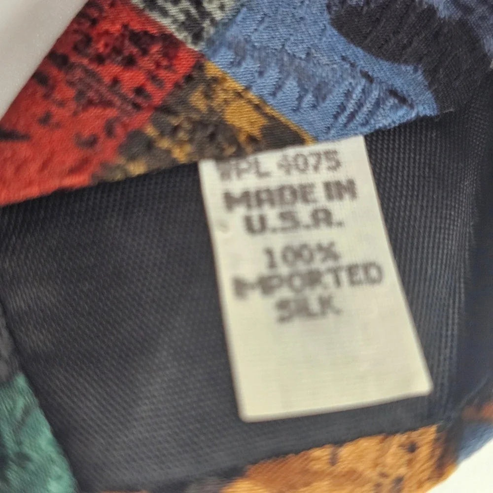 Vintage Endangered Species Whales Tail 100% Silk Tie‎ Made USA Multi Color 3.75
